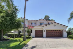 Luxury 5-bedroom Retreat in Roseville Suburbs - Image 3