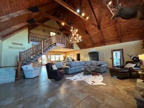 Lakeview log home with stone fireplace - Image 5