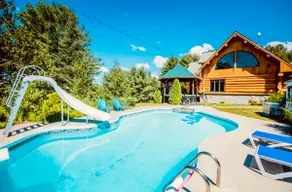 Le Grizzly lakefront chalet lakefront sauna spa - Image 2