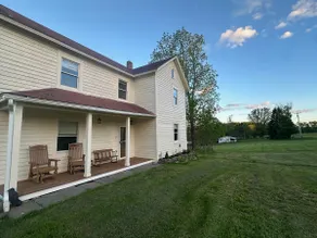 Renovated Farmhouse • Wood-Fired Hot Tub • Bethel - Image 4