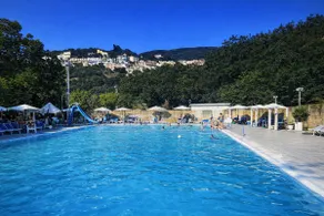 Village and lake | 6 beds, public swimming pool 2 min by car - Image 2