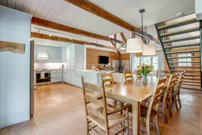Cozy Log Cabin Retreat with Modern Comforts - Image 4