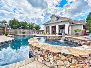 Walk to UA+King Beds+Luxury+Pool - Image 3