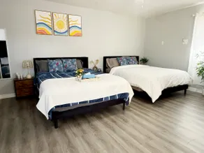 Private Studio|2-Queen Beds+ Free Parking+Kitchen - Image 2
