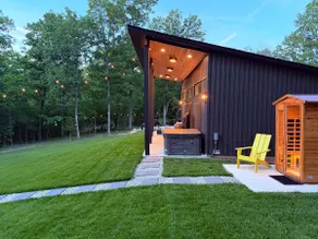 Luxury Couples Retreat with Hot Tub and Sauna - Image 4
