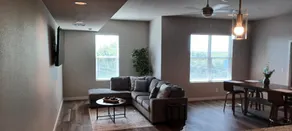 2 bed 1.5 bath Downtown Manor - Image 4