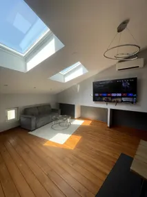 Modern & bright, right in the center - Image 3