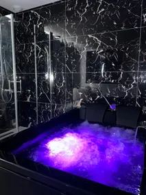 2-bedroom house with jacuzzi - Image 3