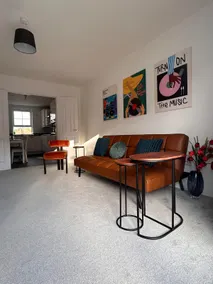 Entire semi-detached 2-Bed Bungalow -Cottingham - Image 3