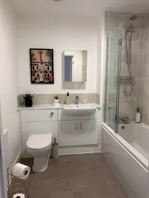 Entire semi-detached 2-Bed Bungalow -Cottingham - Image 2
