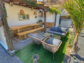 Private estate, pool and ocean views - Image 5
