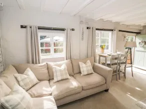 Tub Boat Cottage - Image 4