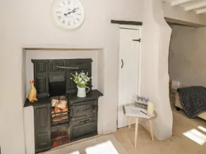 Tub Boat Cottage - Image 5