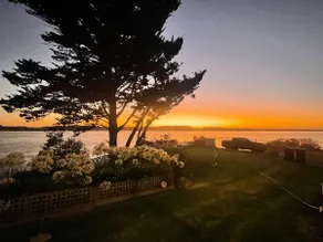 Absolute Waterfront Luxury - Image 5