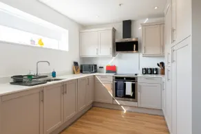 Bright & Elegant 2-Bed Apt | Rothley Charm (4) - Image 2
