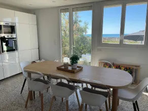 Beachfront house with direct beach access - Image 2