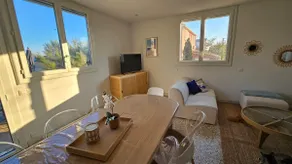 Beachfront house with direct beach access - Image 3