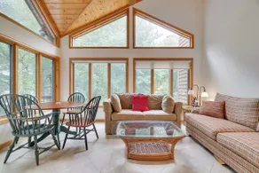 Spacious Lake Front Retreat! - Image 5