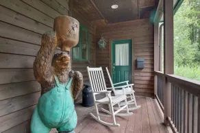 Spacious Lake Front Retreat! - Image 2
