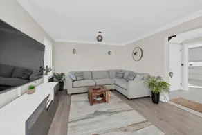 Stylish home sleeps 6 in Norton with parking - Image 2