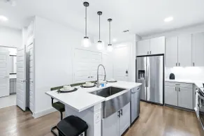 Beautiful 2Bed-2Bath Condo by Traveller's Comfort - Image 5