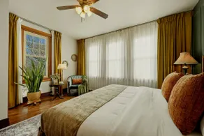 Victorian Antique&Elegance suite with 2 king beds - Image 4