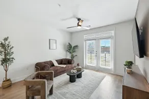 Beautiful Condo W/ Pool|Gym by Traveller's Comfort - Image 3
