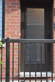 Modern Midtown Urban Townhouse with Parking Spot - Image 2