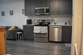 Modern Midtown Urban Townhouse with Parking Spot - Image 4