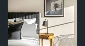 One Bedroom Penthouse with Water Views - Image 4