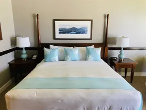 Beachfront resort, ocean view - Image 2