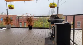 Nostalgic and charming condo with rooftop patio - Image 3