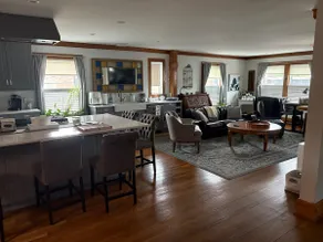 Nostalgic and charming condo with rooftop patio - Image 5