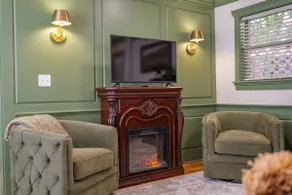 The Williams - Luxury 2 Bedroom W/On-Site Parking - Image 4