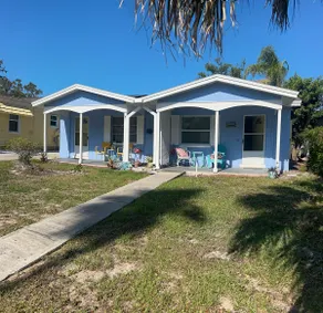 King bed - Walk to Downtown & Waterfront - Image 2