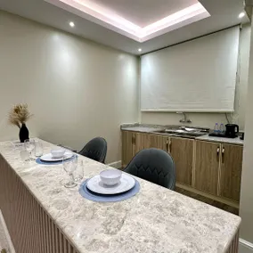Luxury studio with smart entry - Image 5