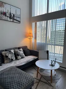 The Refined Loft /W Free Parking - Image 3
