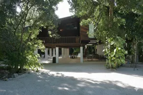 Luxury Treehouse | Ample Parking | - Image 2