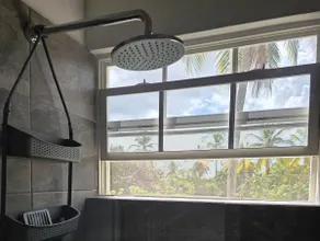 Central, Private Baths, Patio & Parking BBQ Gated - Image 4