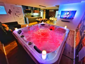 LOFT SPA under the rooftops-Jacuzzi-6 people-Parking - Image 3