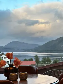 Architectural gem with fjord view - Image 2