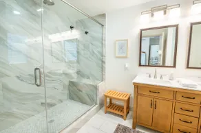 Luxurious Haven | Spacious & Quiet Four Bedroom - Image 3