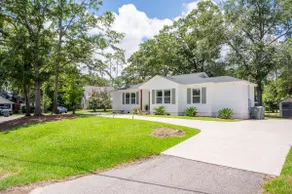 Luxurious Haven | Spacious & Quiet Four Bedroom - Image 5
