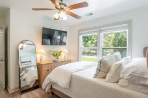 Luxurious Haven | Spacious & Quiet Four Bedroom - Image 2