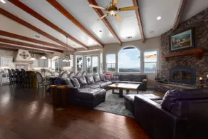 Extraordinary Ridgetop Estate. Luxury Amenities! - Image 4