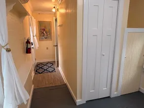 Suites on Pollock - The Cottage Suite - Image 4