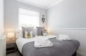Family-Friendly 3Bed House | Quiet Area | Sleeps 6 - Image 5