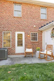 2BR Townhome | Easy Access to Downtown - Image 5