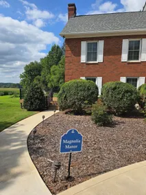 Magnolia Manor - Image 2