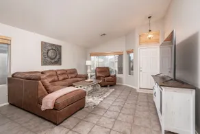 3 Bed/2 Bath One Story/ Pool! - Image 2